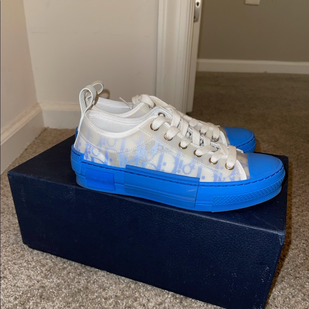 Great condition 100% real no I don’t have the receipt make a offer if you like